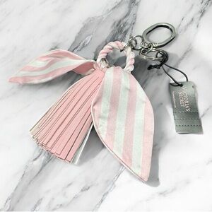 VICTORIA'S SECRET
Silk Tie Tassel Bag Charm Keychain